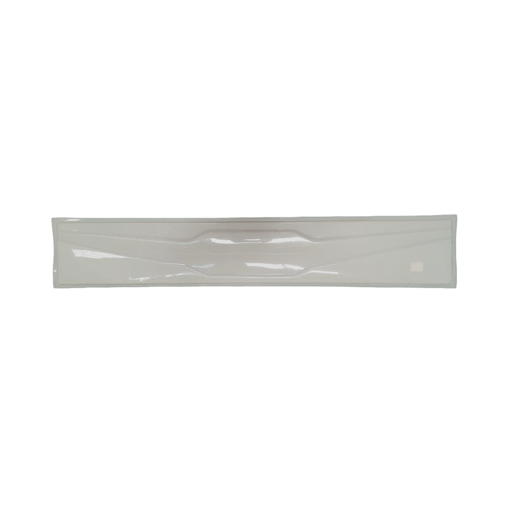 Toyota Revo: Tailgate Trim Unpainted